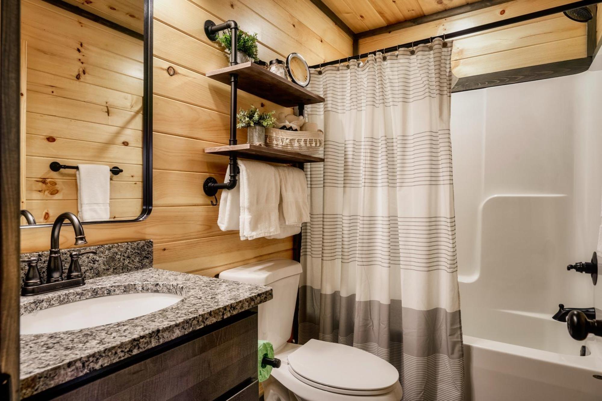 Mountainscape - Brand New Cabin W Views - Hottub - Firetable - Ps5 - Pooltable - 3 Pools Gatlinburg Exteriör bild