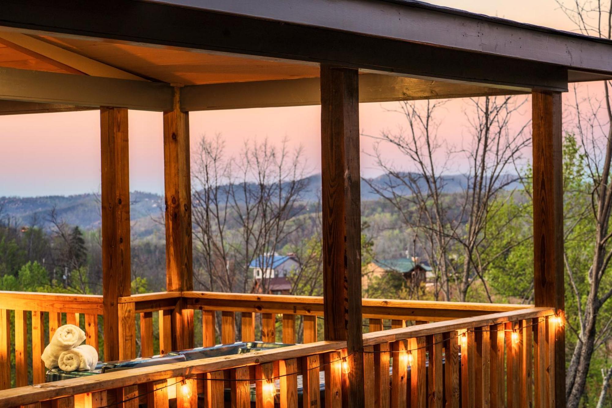 Mountainscape - Brand New Cabin W Views - Hottub - Firetable - Ps5 - Pooltable - 3 Pools Gatlinburg Exteriör bild