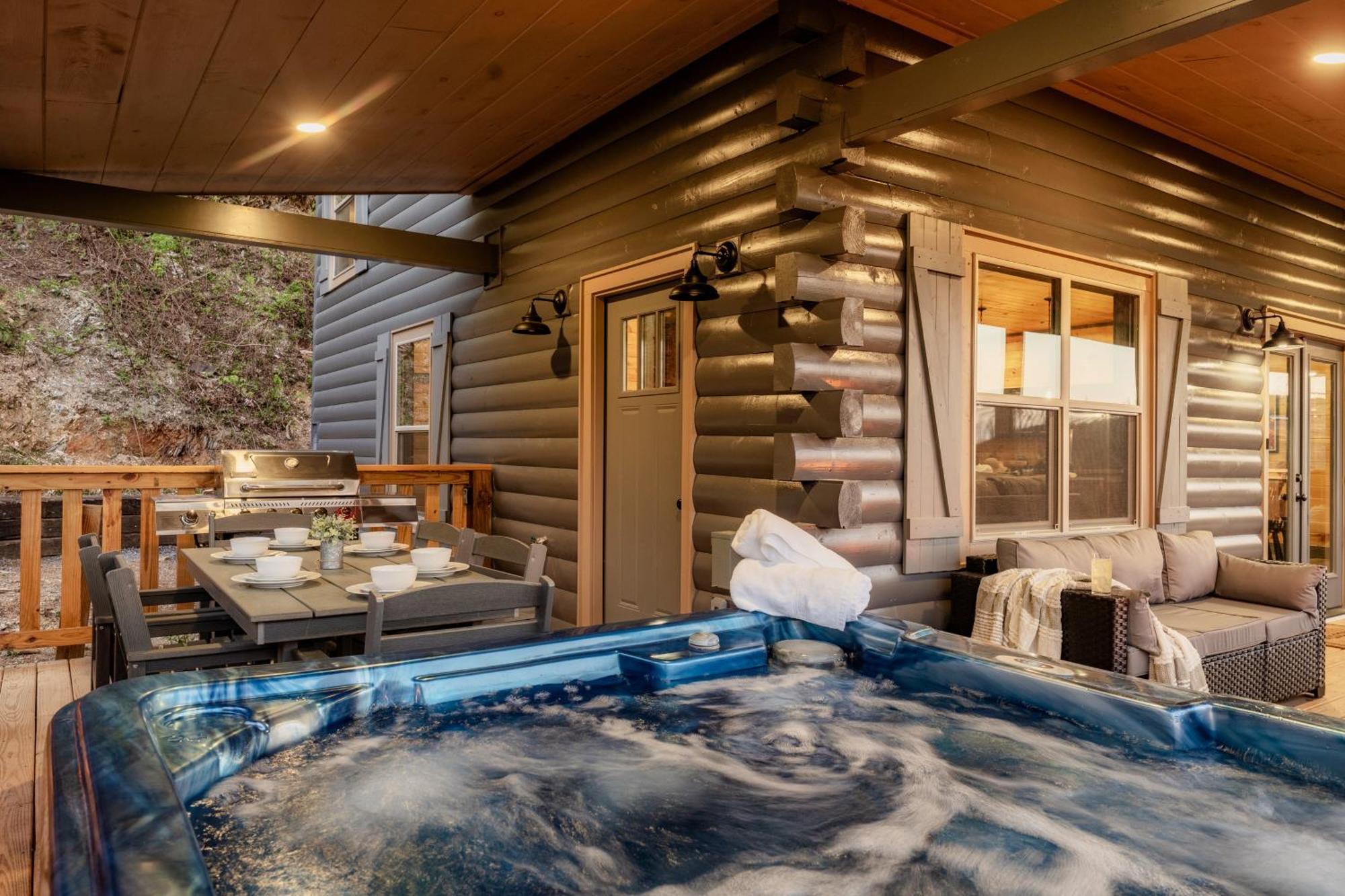 Mountainscape - Brand New Cabin W Views - Hottub - Firetable - Ps5 - Pooltable - 3 Pools Gatlinburg Exteriör bild