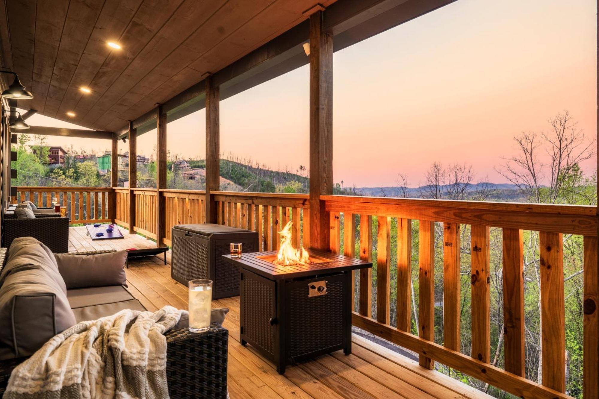 Mountainscape - Brand New Cabin W Views - Hottub - Firetable - Ps5 - Pooltable - 3 Pools Gatlinburg Exteriör bild