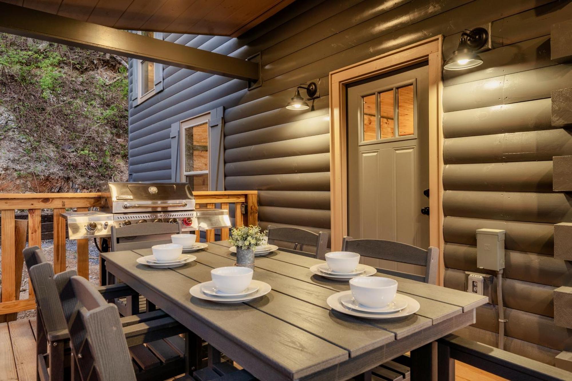 Mountainscape - Brand New Cabin W Views - Hottub - Firetable - Ps5 - Pooltable - 3 Pools Gatlinburg Exteriör bild