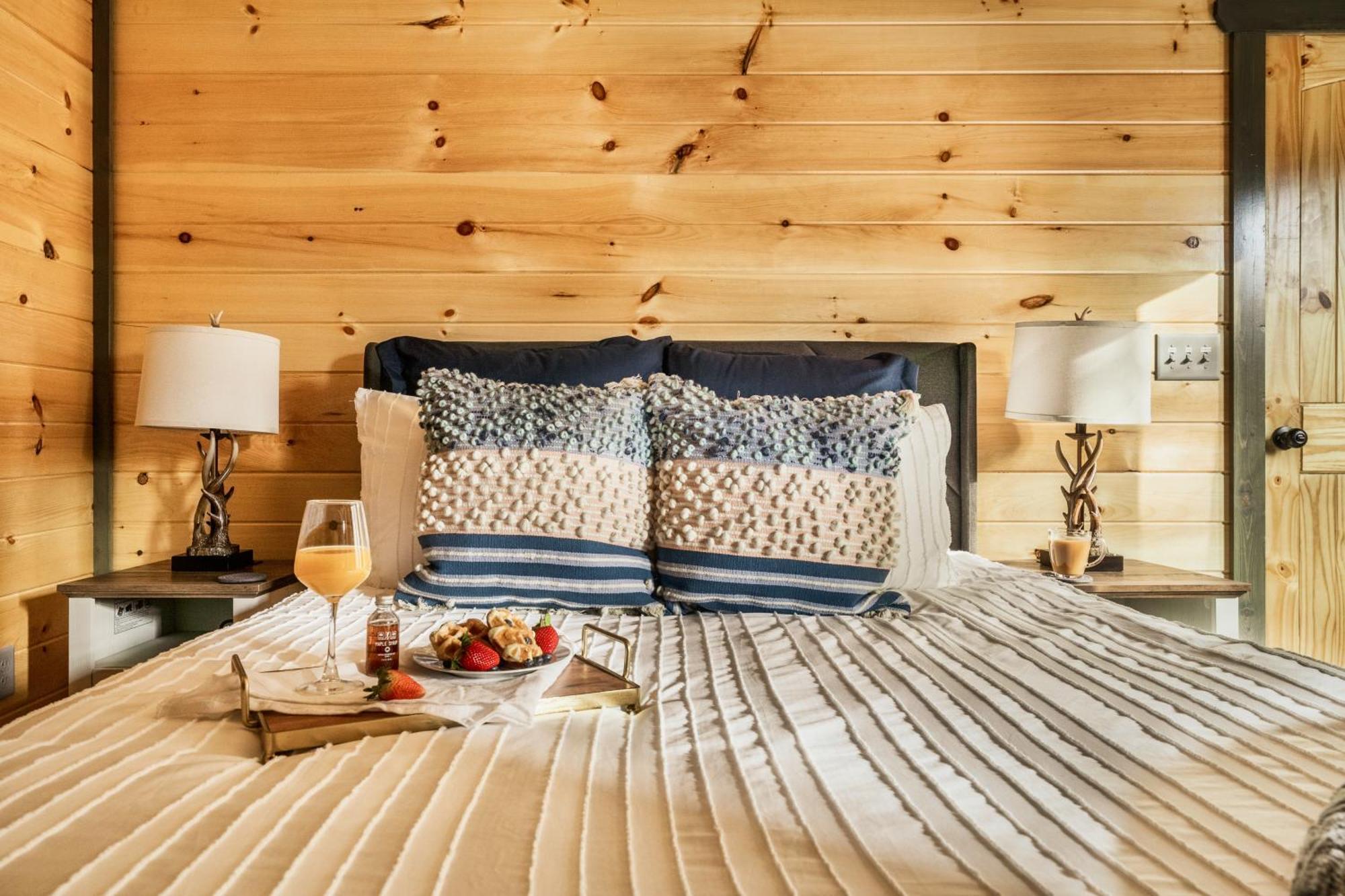 Mountainscape - Brand New Cabin W Views - Hottub - Firetable - Ps5 - Pooltable - 3 Pools Gatlinburg Exteriör bild