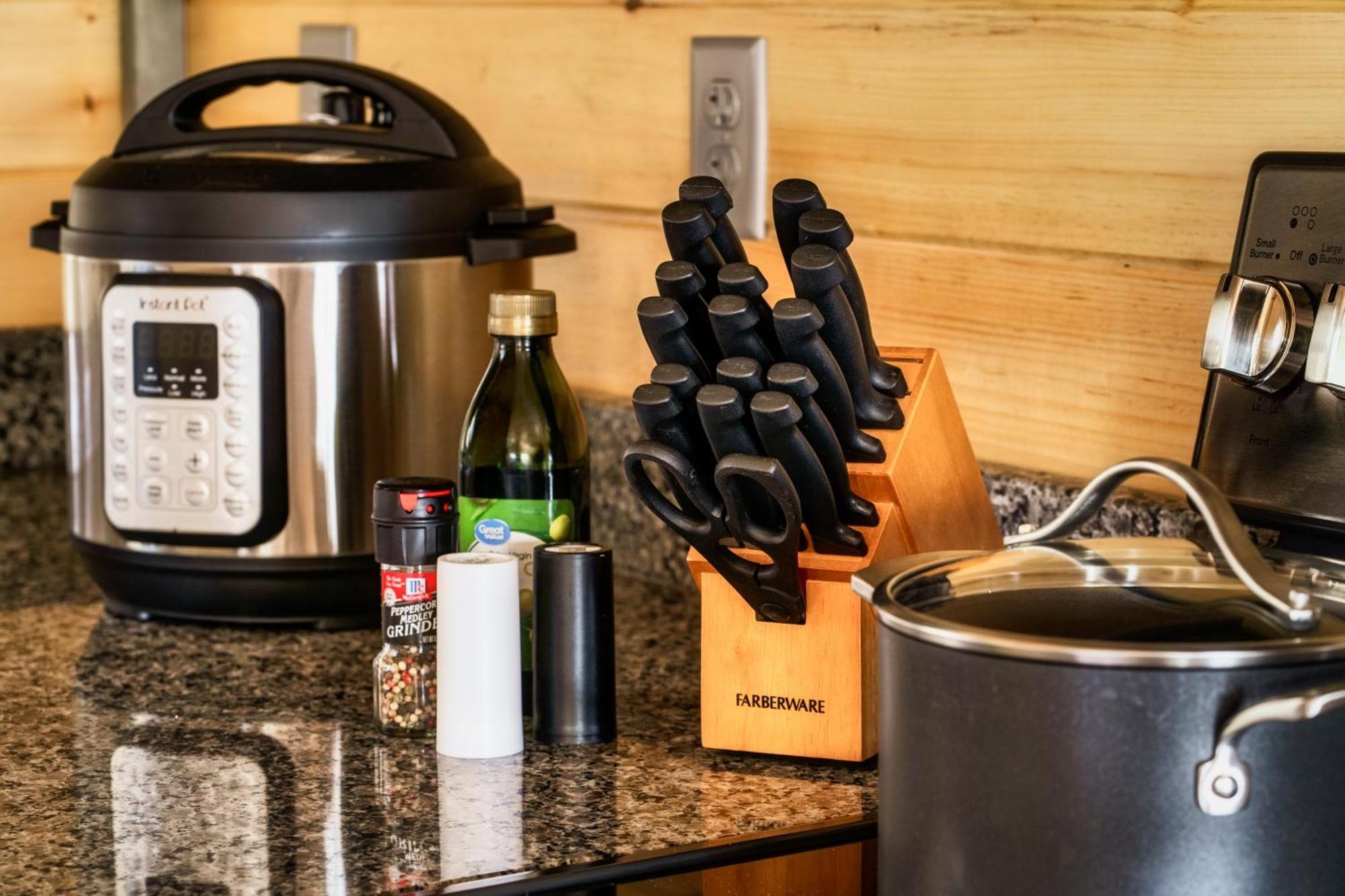 Mountainscape - Brand New Cabin W Views - Hottub - Firetable - Ps5 - Pooltable - 3 Pools Gatlinburg Exteriör bild